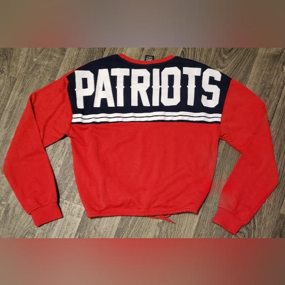 PATRIOTS NFL CROPPED CREWNECK SWEATSHIRT W/ DRAWSTRING WAISTBAND | Size Medium - Picture 3 of 4